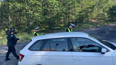 Zamiast kary finansowej: cytryna i czosnek - taki wybór mieli kierowcy w Górsku, których policja przyłapała na przekroczeniu prędkości. Akcja „Bezpieczna droga"/fot. nadesłane