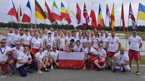Zawodnicy Dragona Chełmno wzięli udział w mistrzostwach Europy w wyścigach smoczych łodzi i przywieźli spory worek medali/fot: nadesłane