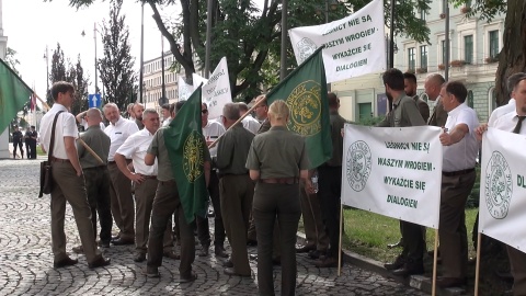 Protest leśników przed UW w Bydgoszczy (fot. jw)