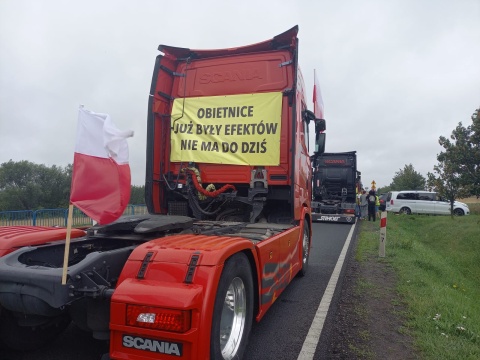 Przewoźnikom grozi upadłość. Jeśli wojewoda im nie pomoże, chcą ruszyć na Warszawę