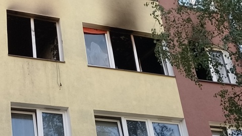 Pożar wybuchł w środę wieczorem na trzecim piętrze wieżowca przy ul. Słowackiego w Toruniu/fot. Michał Zaręba