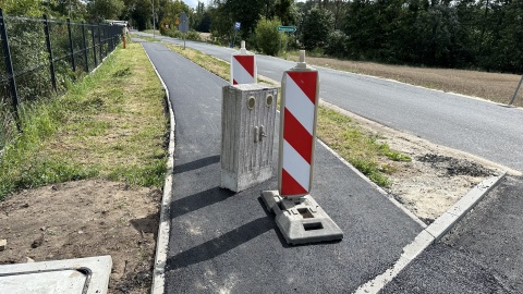 Skrzynka elektryczna na środku drogi rowerowej zwróciła uwagę nie tylko mieszkańców Nekli/fot: Tomasz Kaźmierski