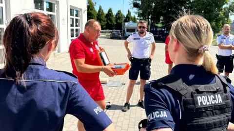 Toruńscy policjanci szkolili się, jak bezpiecznie i skutecznie ratować tonących/fot. KMP Toruń