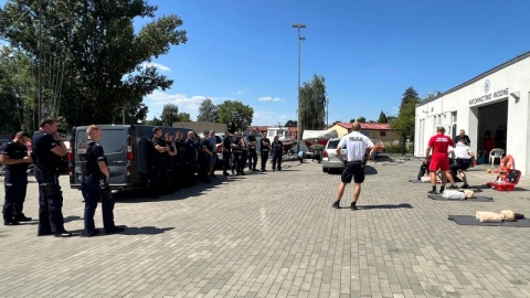 Toruńscy policjanci szkolili się, jak bezpiecznie i skutecznie ratować tonących/fot. KMP Toruń