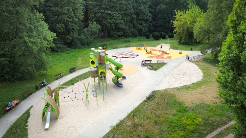 Nad Kanałem Bydgoskim oddano do użytku pszczeli plac zabaw/fot: bydgoszcz.pl