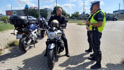 W Bydgoszczy i powiecie trwają wzmożone kontrole policji. Motocyklowe patrole mierzą prędkość stojąc w wyznaczonych miejscach, funkcjonariuszy na dwóch kółkach możecie też spotkać na trasie/fot. Tatiana Adonis