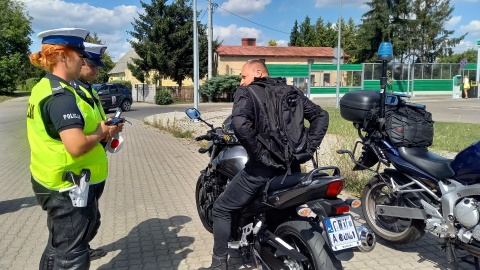 W Bydgoszczy i powiecie trwają wzmożone kontrole policji. Motocyklowe patrole mierzą prędkość stojąc w wyznaczonych miejscach, funkcjonariuszy na dwóch kółkach możecie też spotkać na trasie/fot. Tatiana Adonis