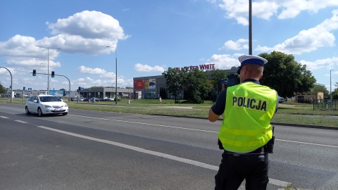 W Bydgoszczy i powiecie trwają wzmożone kontrole policji. Motocyklowe patrole mierzą prędkość stojąc w wyznaczonych miejscach, funkcjonariuszy na dwóch kółkach możecie też spotkać na trasie/fot. Tatiana Adonis