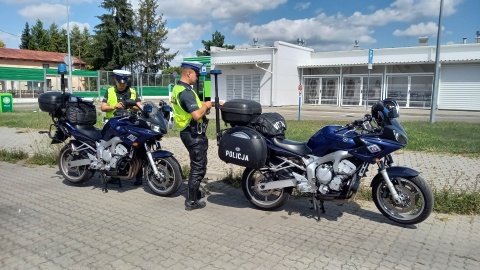 W Bydgoszczy i powiecie trwają wzmożone kontrole policji. Motocyklowe patrole mierzą prędkość stojąc w wyznaczonych miejscach, funkcjonariuszy na dwóch kółkach możecie też spotkać na trasie/fot. Tatiana Adonis