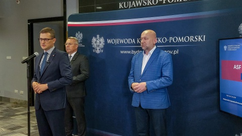 Wojewoda Michał Sztybel apelował do rolników po tym, jak odkryto drugie ognisko ASF w regionie/fot: Kujawsko-Pomorski Urząd Wojewódzki