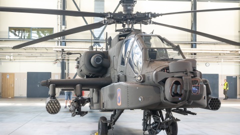 Prezentacja bojowego śmigłowca Apache w Inowrocławiu. Polska podpisała umowę na zakup tych maszyn/fot. PAP/Tytus Żmijewski