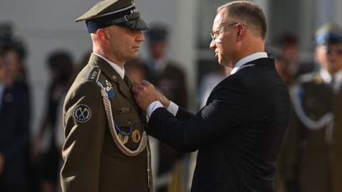 Prezydent RP Andrzej Duda podczas uroczystości wręczenia nominacji generalskich i odznaczeń państwowych, w przeddzień Święta Wojska Polskiego, 14 bm. w Pałacu Prezydenckim w Warszawie/fot. Radek Pietruszka/PAP