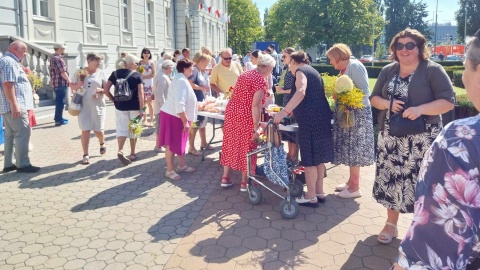 Kolorowy kiermasz przy bydgoskiej Bazylice ma wspomóc budowę baru socjalnego/fot: Jolanta Fischer