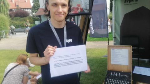 Uczestnicy pikniku na bydgoskiej Wyspie Młyńskiej mogli zobaczyć, jak wyglądało rozszyfrowanie Enigmy i spróbować swoich sił w pisaniu alfabetem Braille