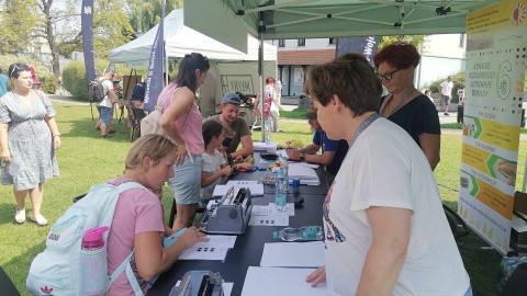 Uczestnicy pikniku na bydgoskiej Wyspie Młyńskiej mogli zobaczyć, jak wyglądało rozszyfrowanie Enigmy i spróbować swoich sił w pisaniu alfabetem Braille