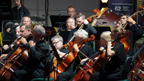 Koncert z cyklu „Filharmonia pod gwiazdami” przed Filharmonią Pomorską w Bydgoszczy. Zabrzmiały „Carmina Burana” Orffa/fot. K. Szewczyk, M. Talkowski, Filharmonia Pomorska im. I. J. Paderewskiego w Bydgoszczy