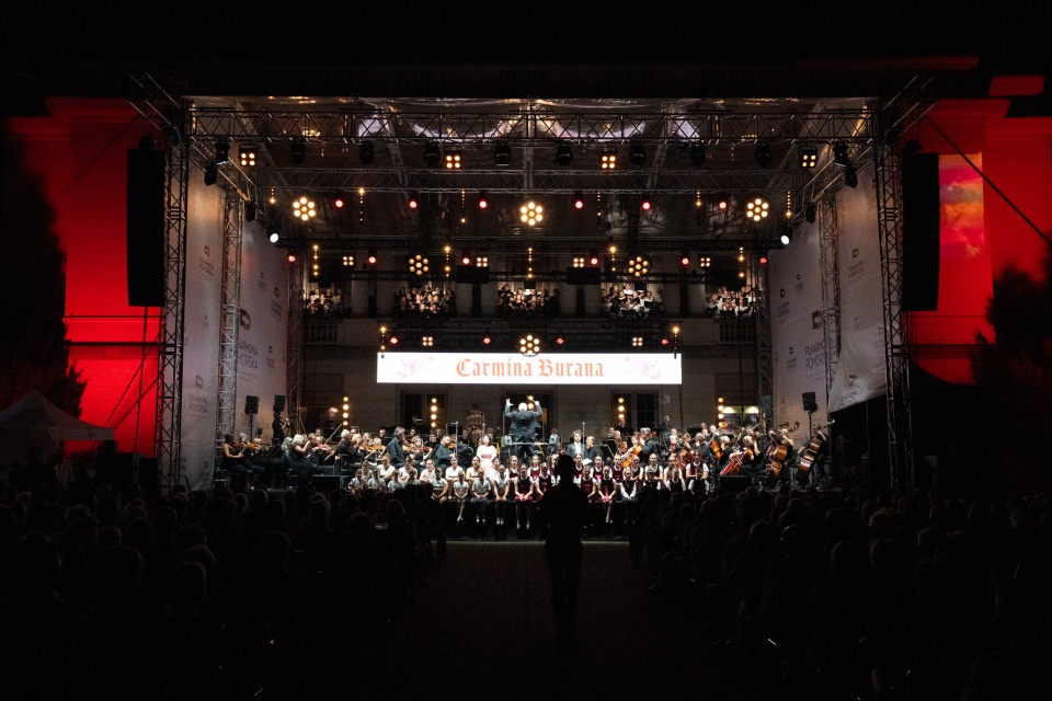 Koncert z cyklu „Filharmonia pod gwiazdami” przed Filharmonią Pomorską w Bydgoszczy. Fot. K. Szewczyk, M. Talkowski, Filharmonia Pomorska im. I. J. Paderewskiego w Bydgoszczy