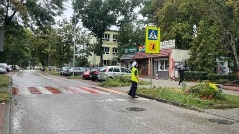 Policjanci sprawdzają ulice w okolicach szkół/fot. materiały policji