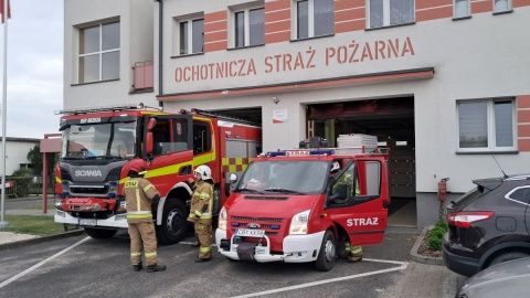 Strażacy z OSP Brzoza w pobydgoskiej Brzozie oddali hołd zmarłym kolegom/fot. Magdalena Gill