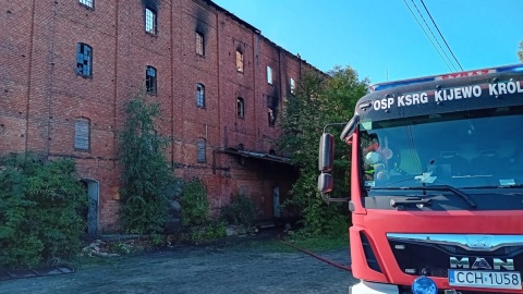 W Płutowie spłonął trzykondygnacyjny, stary młyn/fot. Marcin Doliński