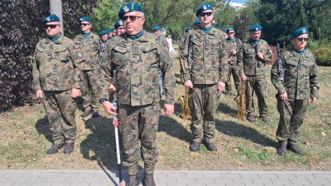 Obchody Święta Lotnictwa przed pomnikiem poległych na frontach II wojny światowej Lotników Ziemi Bydgoskiej/fot. Damian Klich