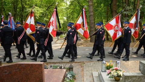 W Poznaniu odbył się pogrzeb Patryka Michalskiego. Strażaka, który zginął w pożarze w jednej z kamienic/fot: PAP, Jakub Kaczmarczyk