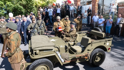 Uroczystości pogrzebowe szczątków płk. Wincentego Sobocińskiego w miejscowości Murzynno/fot: PAP, Tytus Żmijewski