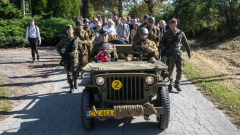 Uroczystości pogrzebowe szczątków płk. Wincentego Sobocińskiego w miejscowości Murzynno/fot: PAP, Tytus Żmijewski