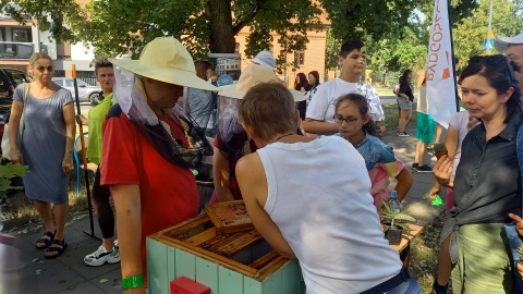 Bydgoszczanie i społecznicy sprzątali Kanał Bydgoski. Akcję zorganizowano w ramach Eko-Pikniku/fot. Tatiana Adonis