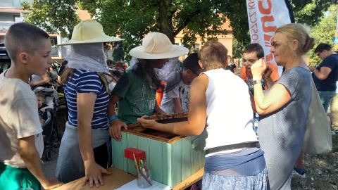 Bydgoszczanie i społecznicy sprzątali Kanał Bydgoski. Akcję zorganizowano w ramach Eko-Pikniku/fot. Tatiana Adonis