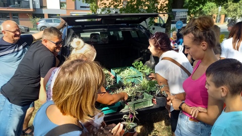 Bydgoszczanie i społecznicy sprzątali Kanał Bydgoski. Akcję zorganizowano w ramach Eko-Pikniku/fot. Tatiana Adonis