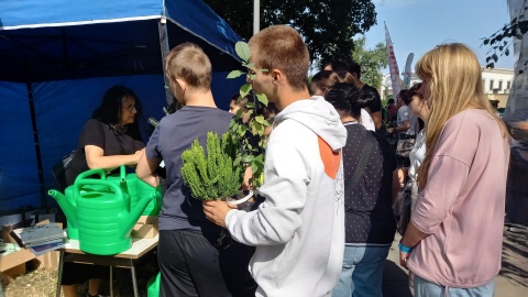 Bydgoszczanie i społecznicy sprzątali Kanał Bydgoski. Akcję zorganizowano w ramach Eko-Pikniku/fot. Tatiana Adonis