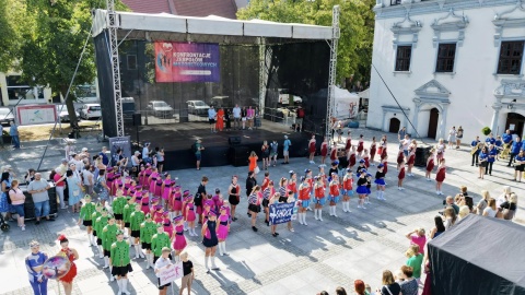 Wydarzenie rozpoczęło się paradą ulicami miasta w towarzystwie orkiestry dętej. Główna część konkursu odbyła się na scenie na rynku miejskim/fot. Chełmno - miasto zakochanych, Facebook