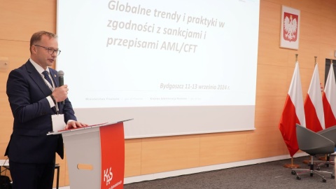 W Bydgoszczy rozpoczęła się trzecia edycja Konferencji dla Jednostek Współpracujących w zakresie stosowania przepisów ustawy AML, czyli regulacji, które mają za zadanie uniemożliwić pranie brudnych pieniędzy i finansowanie terroryzmu/fot. Krajowa Administracja Skarbowa