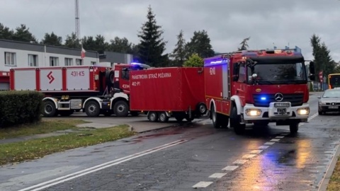 Straż pożarna z województwa kujawsko-pomorskiego dotarła do Sieradza i czeka na decyzje, w jakich miejscach mają pomóc w walce z powodzią. Na miejsce ruszyło 41 strażaków i 11 pojazdów/fot: Małgorzata Jarocka-Krzemkowska, KW PSP w Toruniu