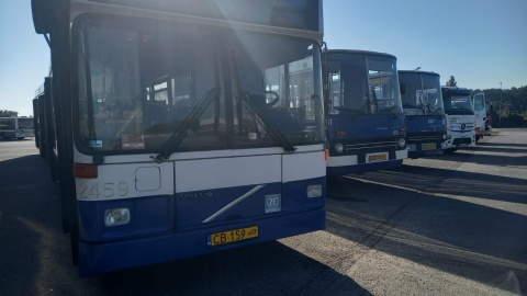 W bydgoskiej zajezdni MZK przeszłość stanęła obok przyszłości. Nowoczesny autobus elektryczny zajął miejsce obok zabytkowych pojazdów/fot: Agata Raczek