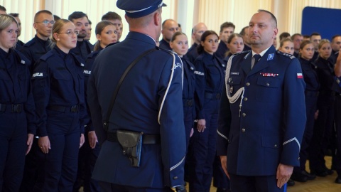 Kolejni funkcjonariusze złożyli ślubowanie w Komendzie Wojewódzkiej Policji w Bydgoszczy. Wkrótce 61 osób rozpocznie służbę/fot: KWP w Bydgoszczy