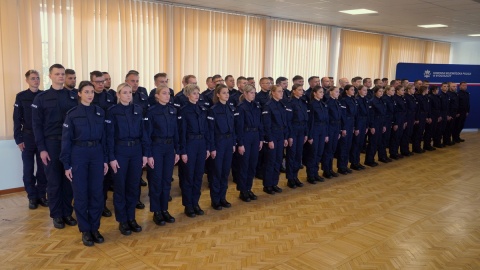 Kolejni funkcjonariusze złożyli ślubowanie w Komendzie Wojewódzkiej Policji w Bydgoszczy. Wkrótce 61 osób rozpocznie służbę/fot: KWP w Bydgoszczy