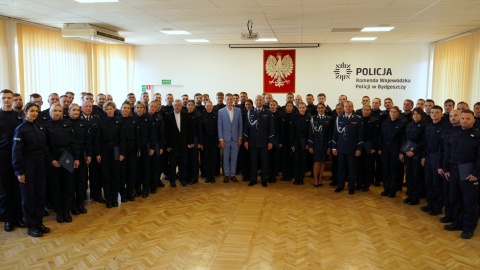 Kolejni funkcjonariusze złożyli ślubowanie w Komendzie Wojewódzkiej Policji w Bydgoszczy. Wkrótce 61 osób rozpocznie służbę/fot: KWP w Bydgoszczy