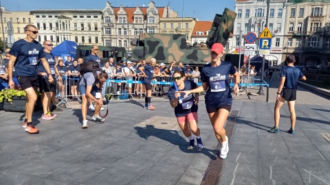 Pół tysiąca osób przebiegło ulicami Bydgoszczy. To uczestnicy Unity Run, biegu sztafetowego, który zorganizowano w związku z 25-leciem Polski w NATO/fot. Tatiana Adonis