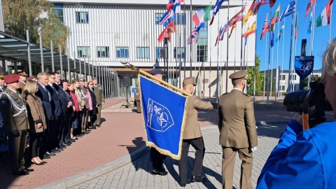 Centrum Szkolenia Sił Połączonych NATO w Bydgoszczy ma nowego dowódcę. W siedzibie JFTC generał dywizji Norbert Wagner przekazał zwierzchnictwo generałowi dywizji Bogdanowi Rycerskiemu/fot. Damian Klich