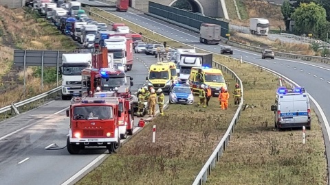 Auto uderzyło w bariery i dachowało. Kolizja w Niewieścinie/fot. nadesłane