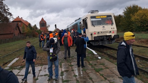 Pierwszy raz od 9 lat na stacji kolejowej Pruszcz Bagienica pojawił się pociąg/fot. Damian Klich