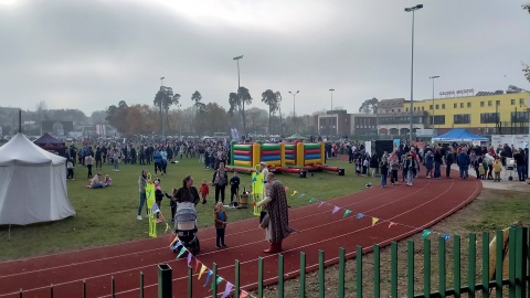 Podczas rodzinnego festynu na stadionie Gwiazdy Bydgoszcz uczestnicy wspierali szkołę we Wleniu na Dolnym Śląsku, która ucierpiała w trakcie powodzi/fot: Tatiana Adonis