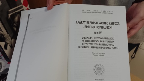 W ramach 40. rocznicy śmierci bł. ks. Jerzego Popiełuszki, Instytut Pamięci Narodowej i Wydział Nauk Historycznych Uniwersytet Mikołaja Kopernika w Toruniu zorganizowali promocję książki „Aparat represji wobec księdza Jerzego Popiełuszki" tomy 3 i 4/fot. Michał Zaręba