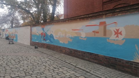 W Toruniu powstaje 60-metrowy mural na ulicy Przedzamcze/fot: Iwona Muszytowska-Rzeszotek