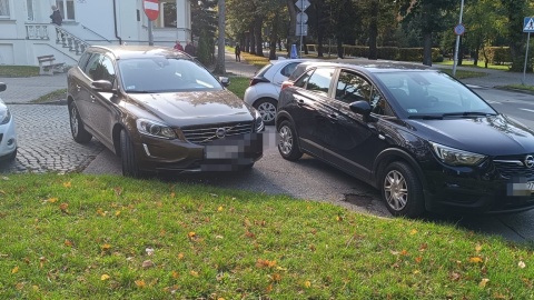 Straż Miejska w Inowrocławiu opublikowała zdjęcia niektórych źle zaparkowanych pojazdów, wobec których podjęła interwencję/fot. Straż Miejska Inowrocław, Facebook