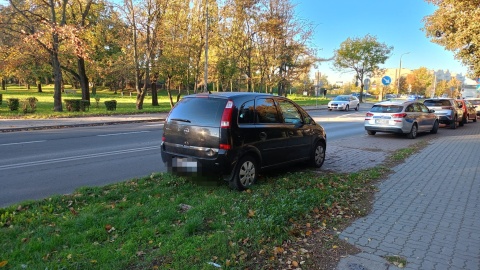 Straż Miejska w Inowrocławiu opublikowała zdjęcia niektórych źle zaparkowanych pojazdów, wobec których podjęła interwencję/fot. Straż Miejska Inowrocław, Facebook