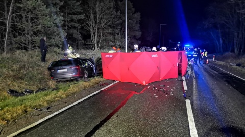 Tragedia na DK nr 10 w Przyłubiu. Dwie osoby zginęły w zderzeniu trzech samochodów/fot. KMP Bydgoszcz