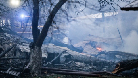 Samolot firmy DHL spadł na dwupiętrowy budynek, który stanął w płomieniach/fot. Valdemar Doveiko/PAP/EPA